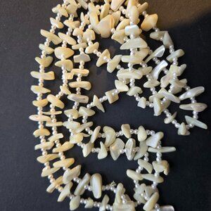 VINTAGE WHITE MOTHER OF PEARL & FAUX PEARL LONG NECKLACE